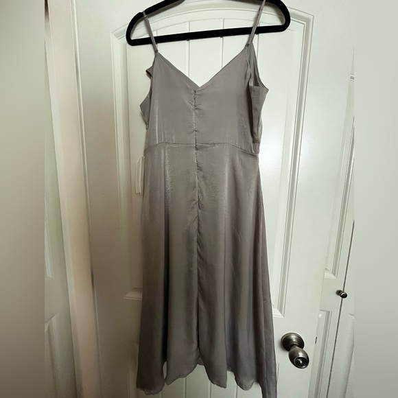 Size medium pendrell midi dress from little mountain Vancouver - Picture 3 of 3